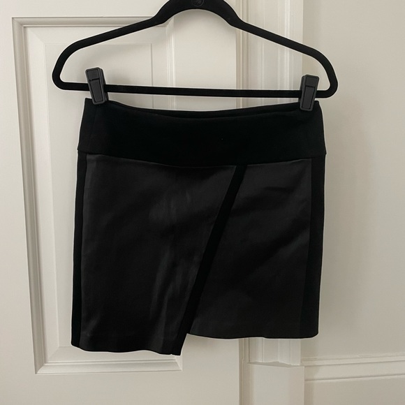Black Leather Iro skirt Aysmmetrical. Great Condition - Picture 1 of 6